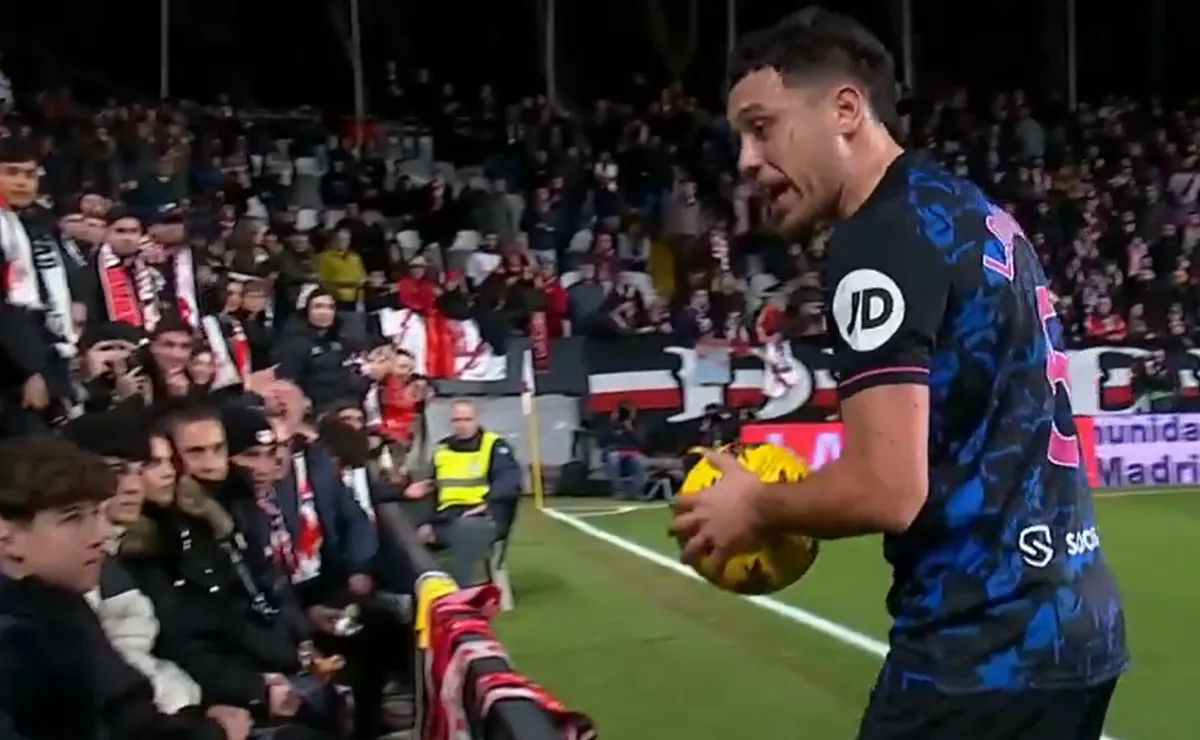 Ocampos recibió una dura agresión en España.