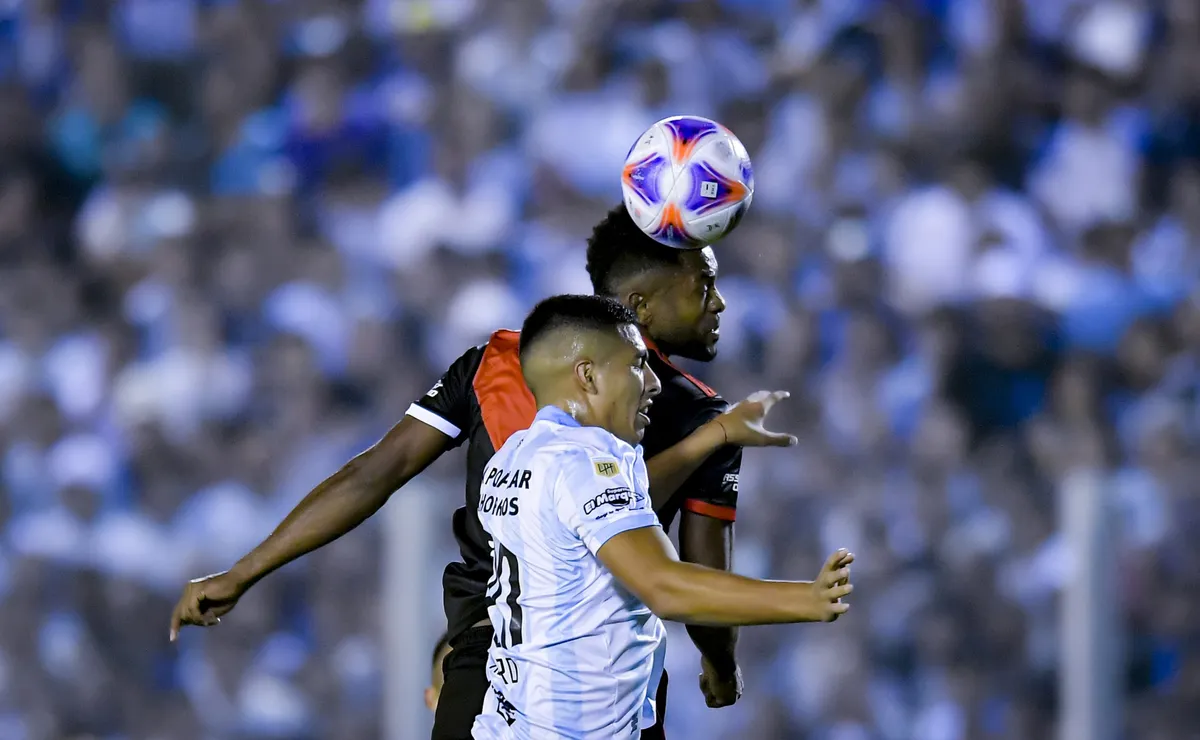River buscará triunfar ante Atlético Tucumán para no despedirse de la lucha por el campeonato.