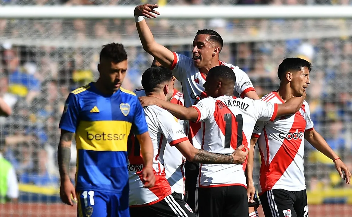 Además de los partidos por torneo local, River y Boca deberían verse dos veces más las caras durante 2024. (Foto: Getty).