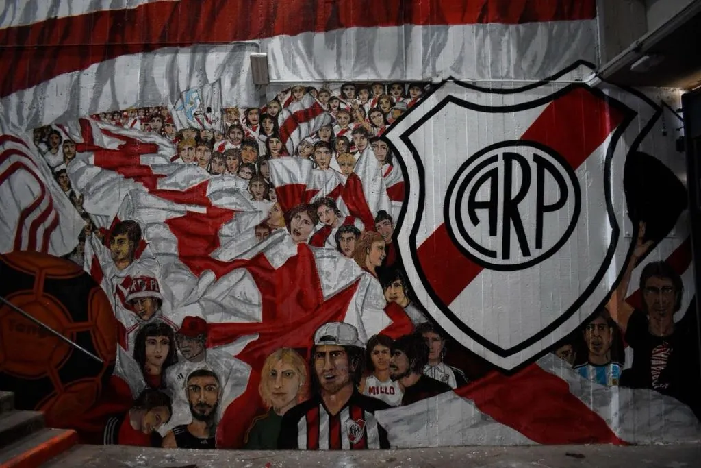 Los nuevos murales de la pasión, en el acceso a la Sivori Baja (Foto: Prensa River)