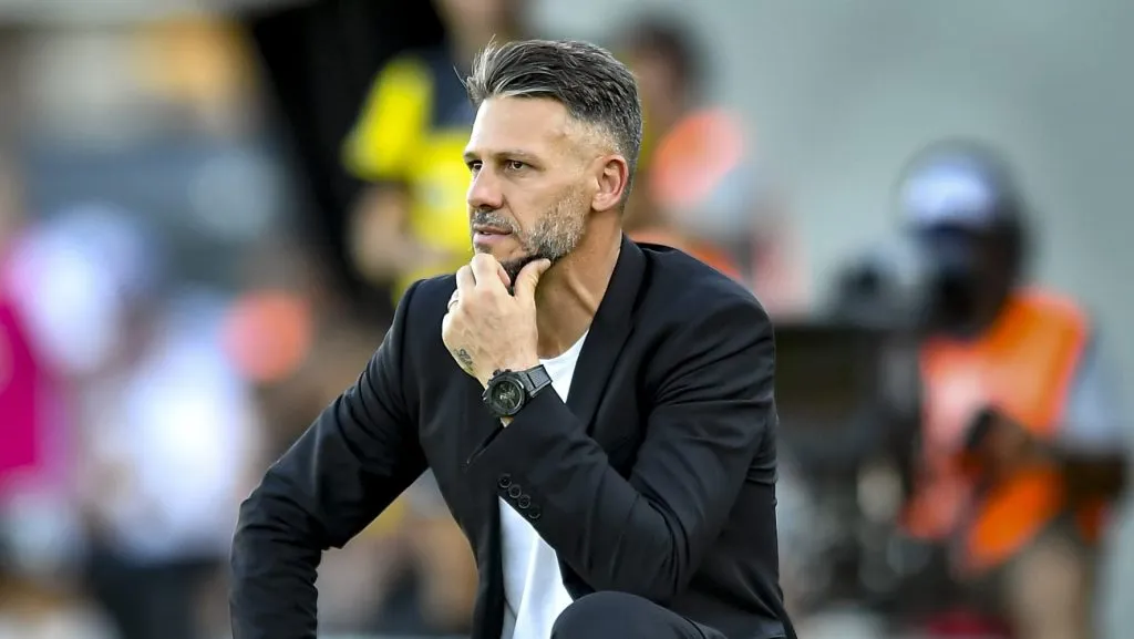 Demichelis evalúa qué equipo poner ante Atlético Tucumán.