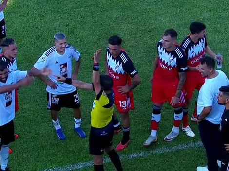 PAPELÓN en Riestra: la jugada en la que Merlos y el VAR casi dejan a River con uno menos