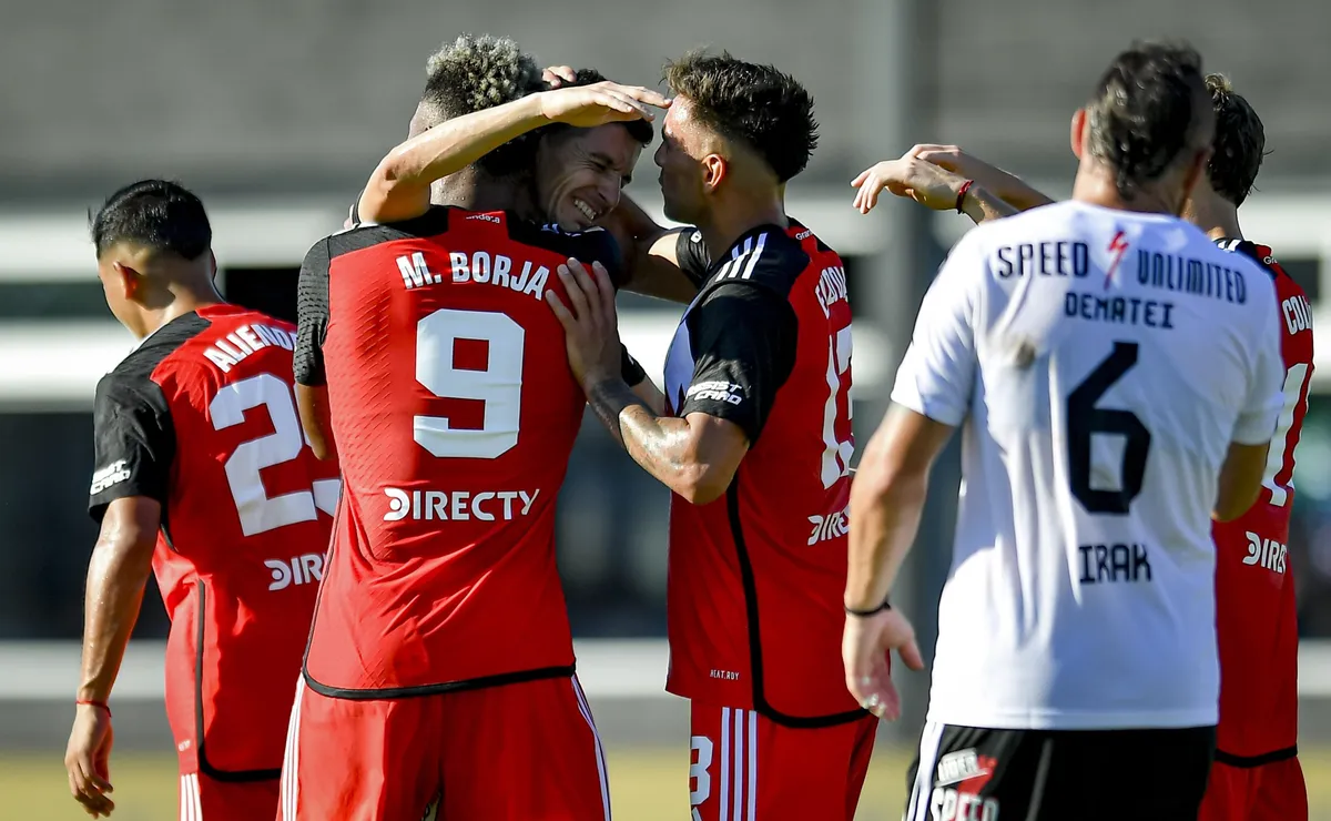 River le ggana 3 a 0 a Riestra
