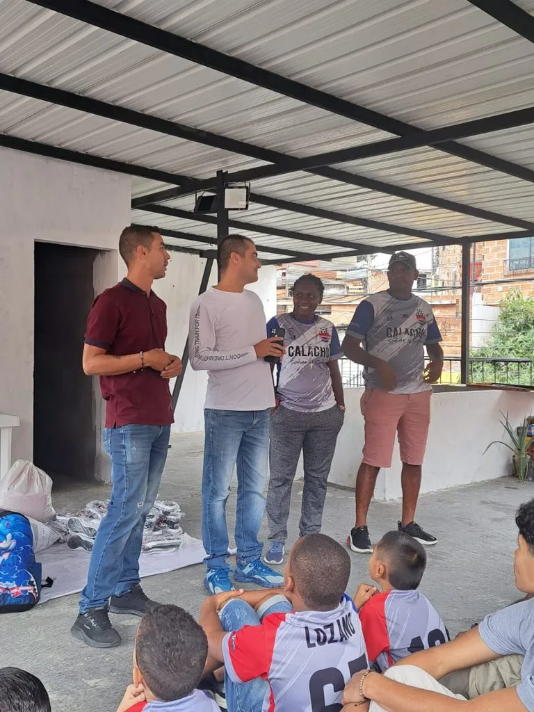 El agradecimiento al Pulpo Armani por la donación (Foto: Yony Gutiérrez)