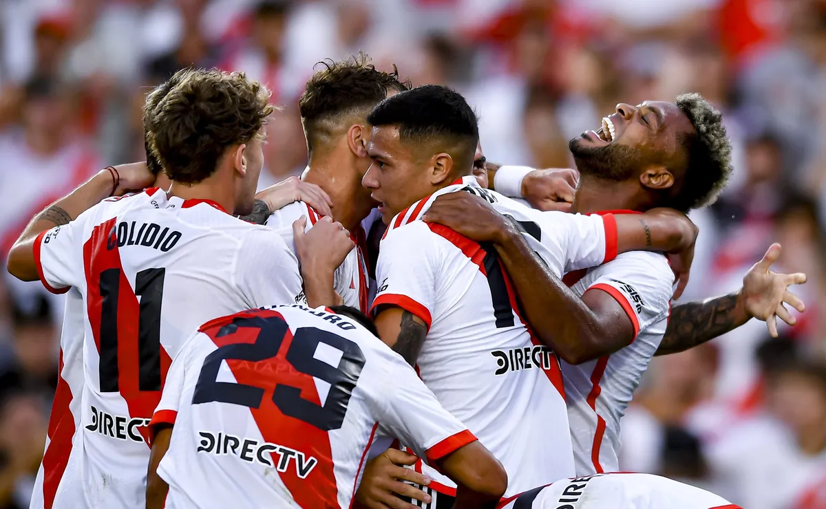 River enfrenta a Boca en el Monumental.