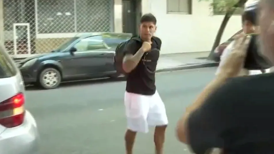 Sant’Anna entrando a la revisión médica. (Foto: captura).