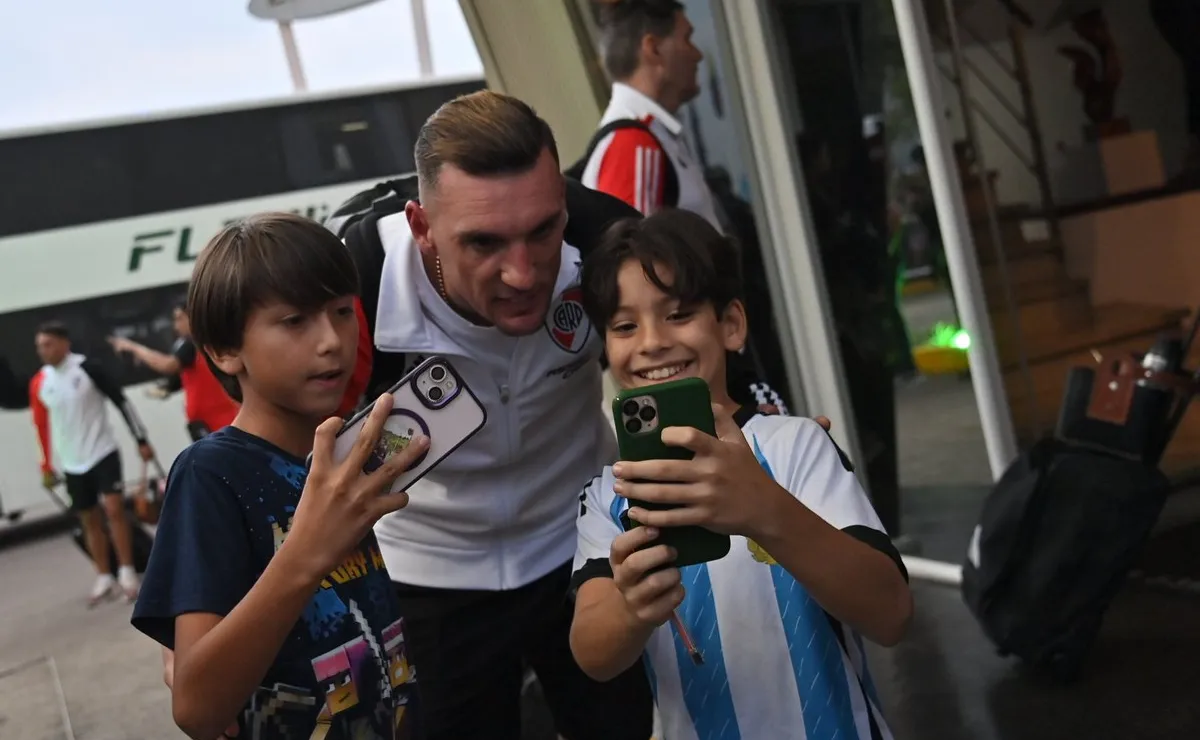 River fue recibido por una multitud.