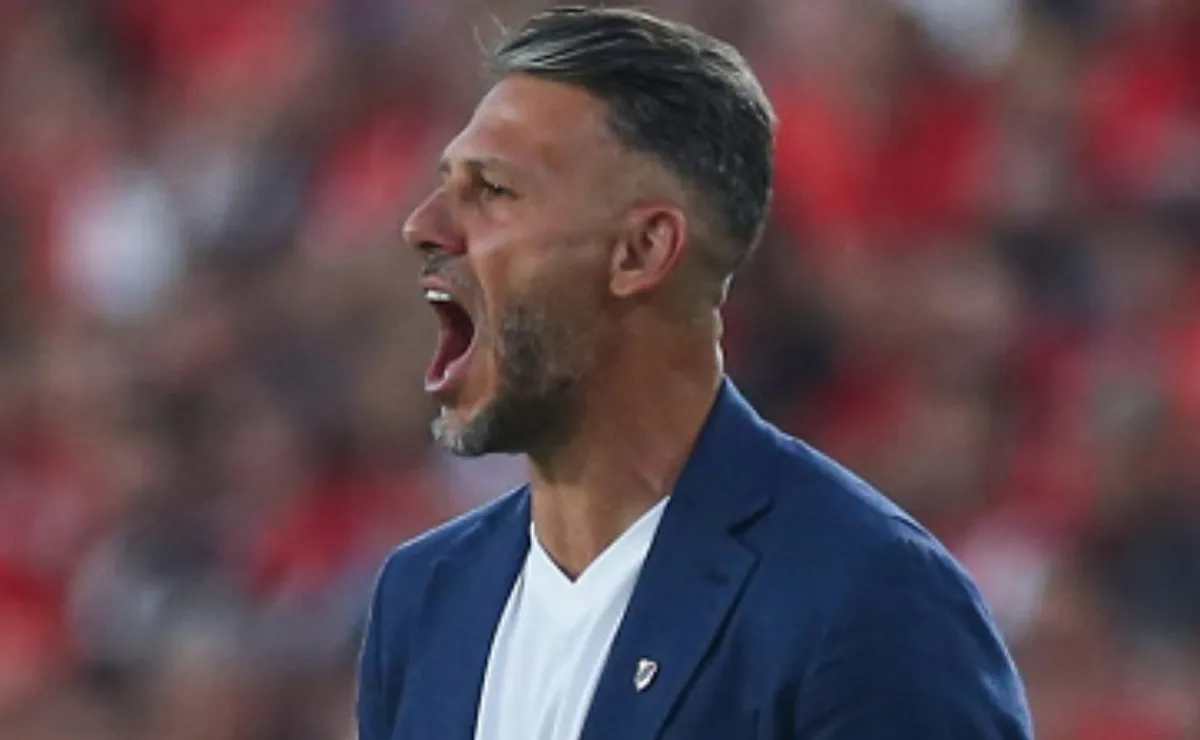 El DT de River se enojó con un periodista.