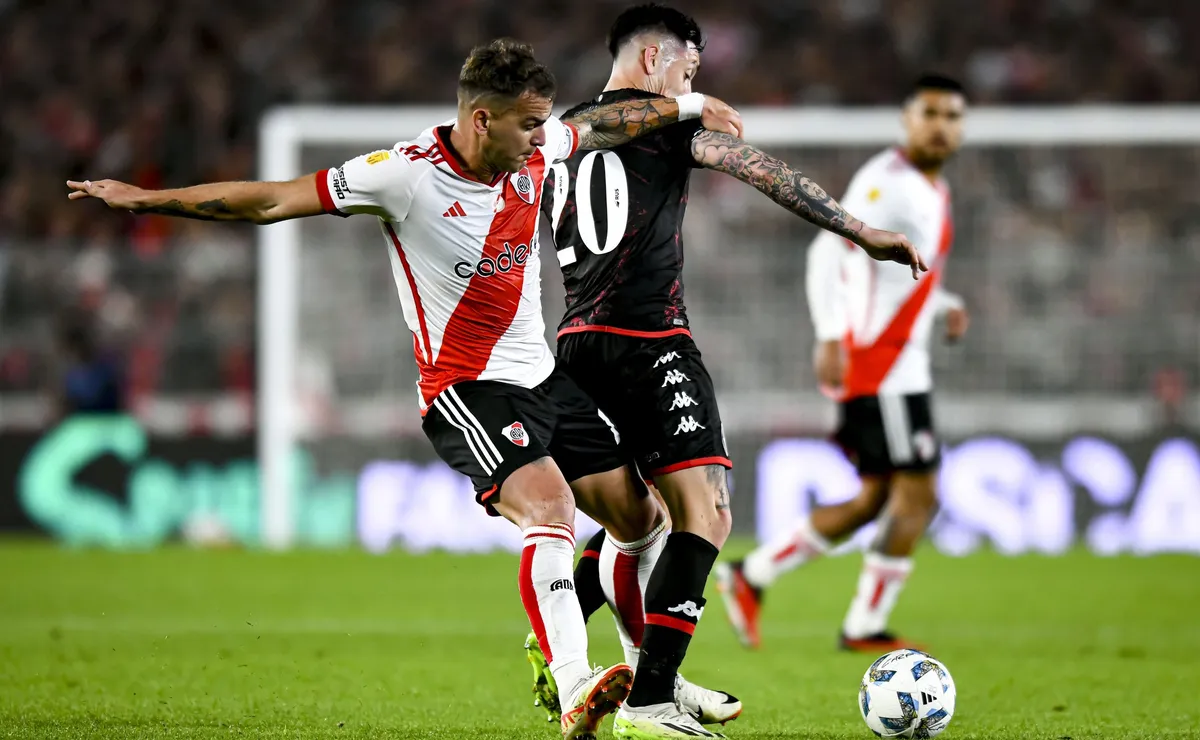 River se enfrenta a Huracán