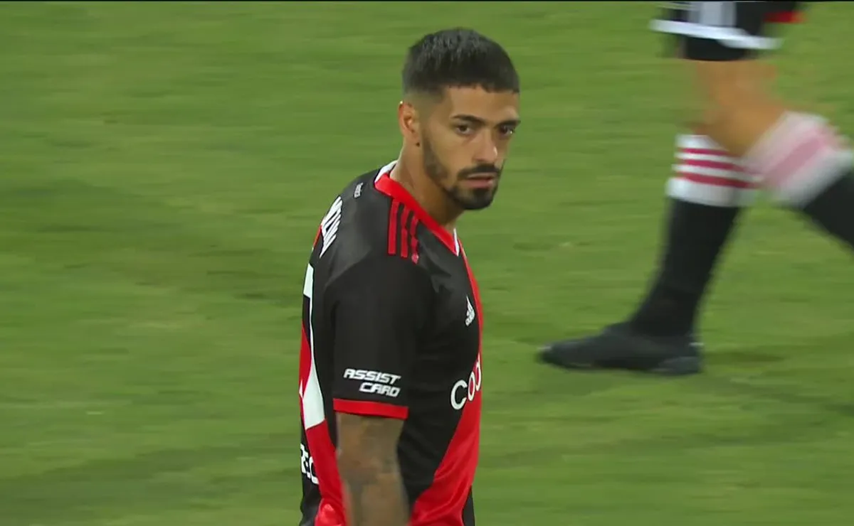 Manu Lanzini volvió a jugar después de dos meses y dejó una imagen preocupante.