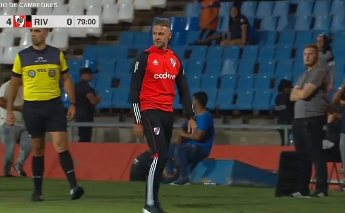 Demichelis se fue enojado por la actuación de River en Mendoza.