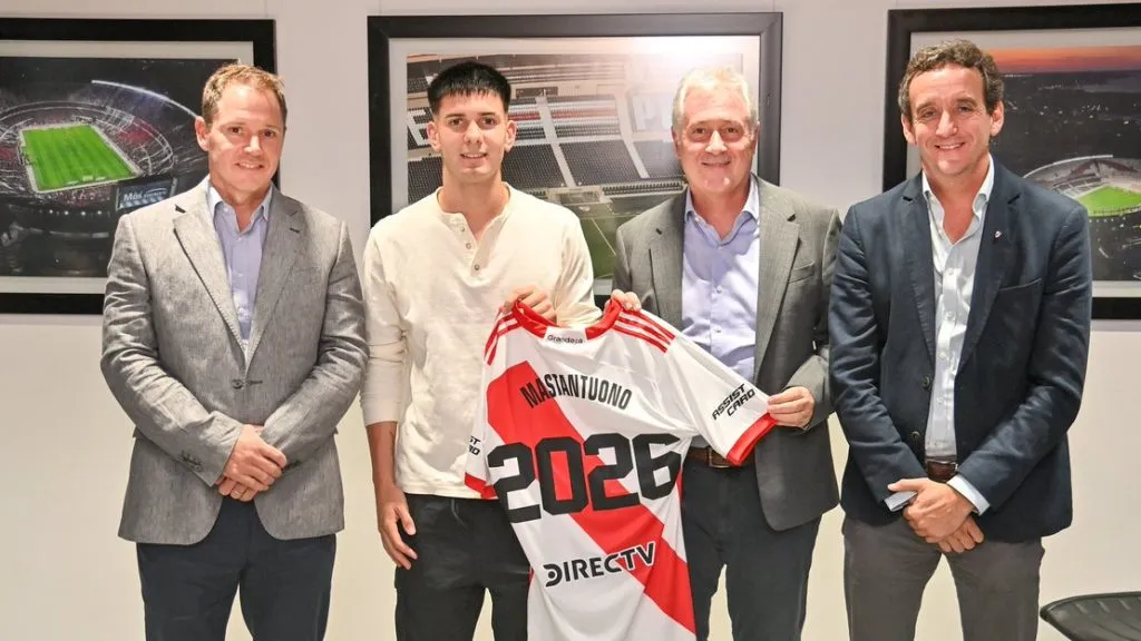 Franco Mastantuono extendió su vínculo con River.