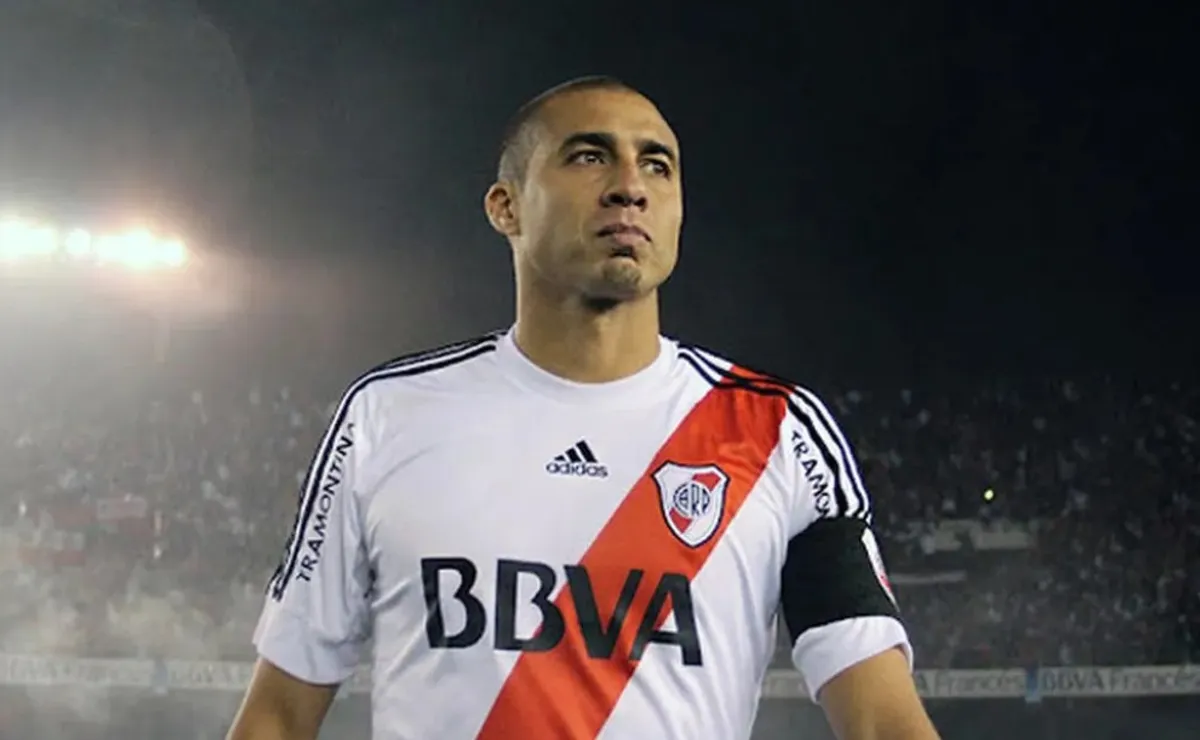 El delantero quier calzarse el saco de DT.