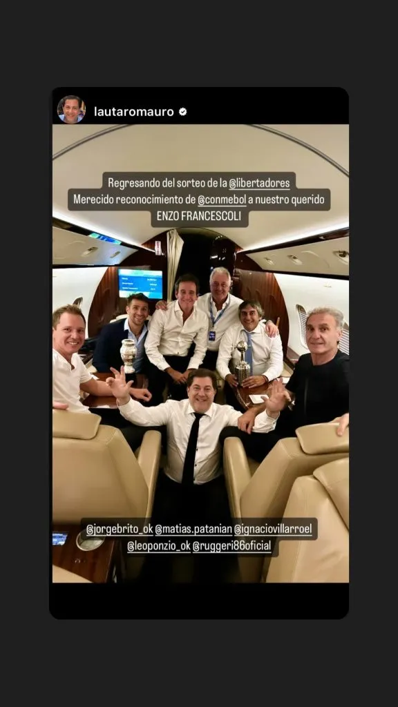 Los dirigentes de River que viajaron al sorteo de la Copa Libertadores 2024 y el ex jugador del club Oscar Ruggeri.