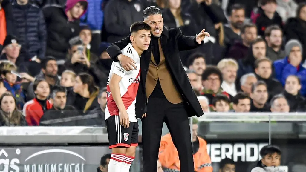 Echeverri debutó en Primera el 22 de junio de 2023 ante Instituto.