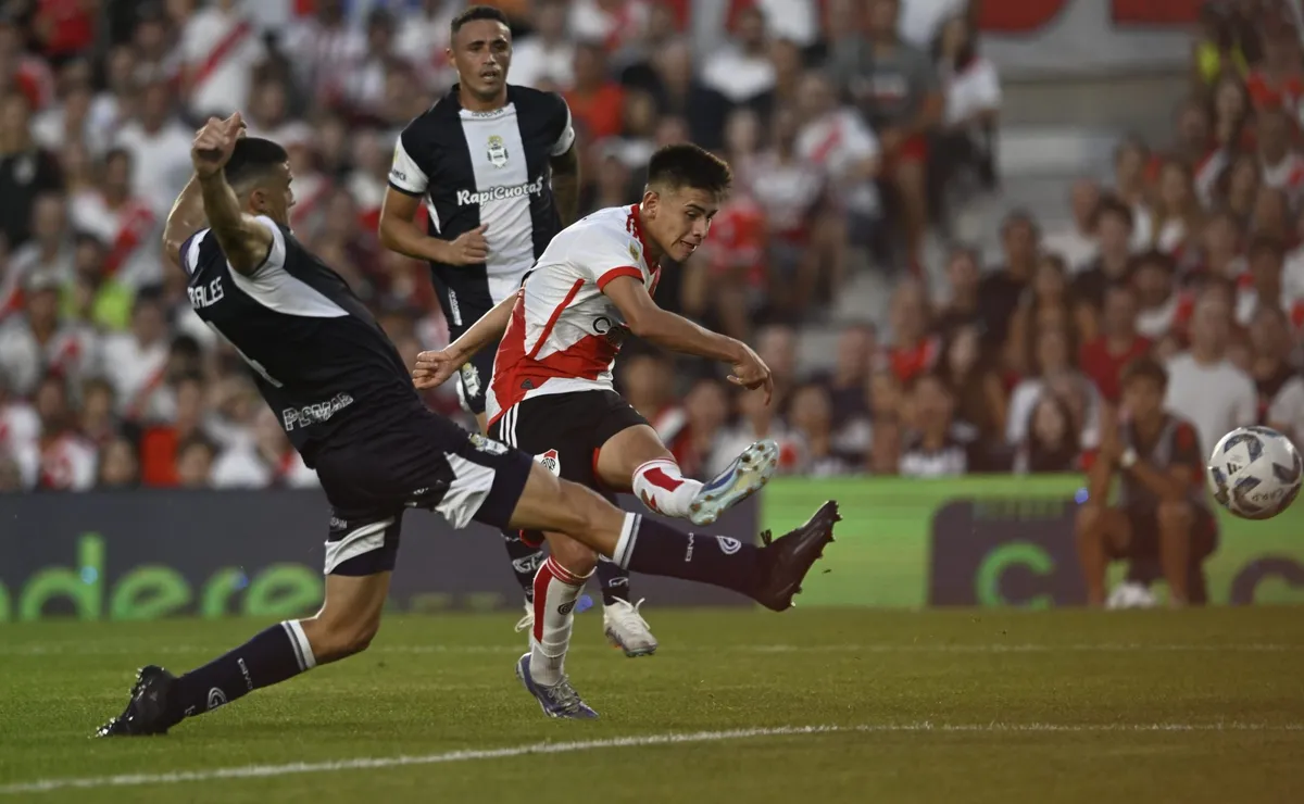Echeverri marcó un verdadero golazo.