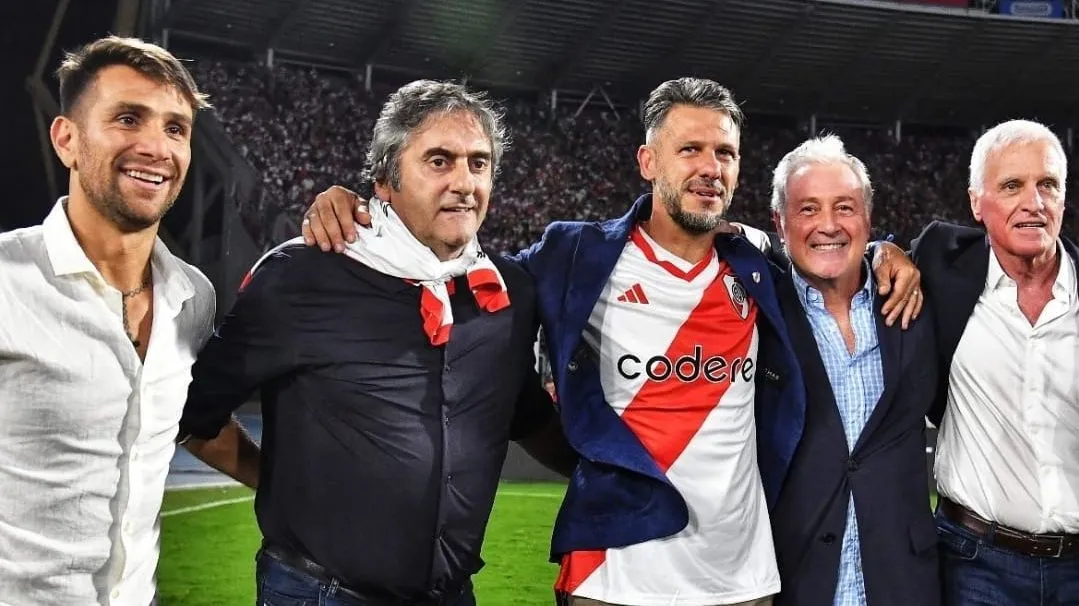 Demichelis junto a los principales dirigentes de River durante la gestión Brito.