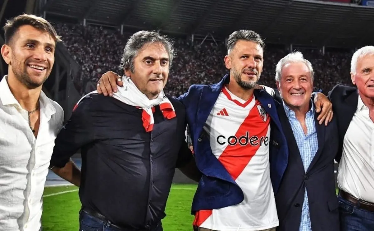 Demichelis junto a los principales dirigentes de River durante la gestión Brito.