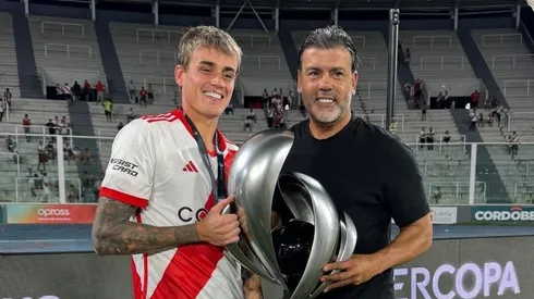 Fonseca junto a su padre Daniel en los festejos de la Supercopa.