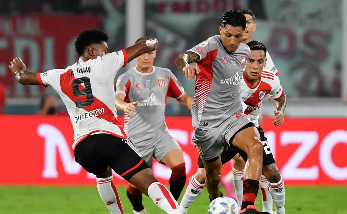 Para aplaudir: gran gesto de Enzo Pérez con los jugadores de River
