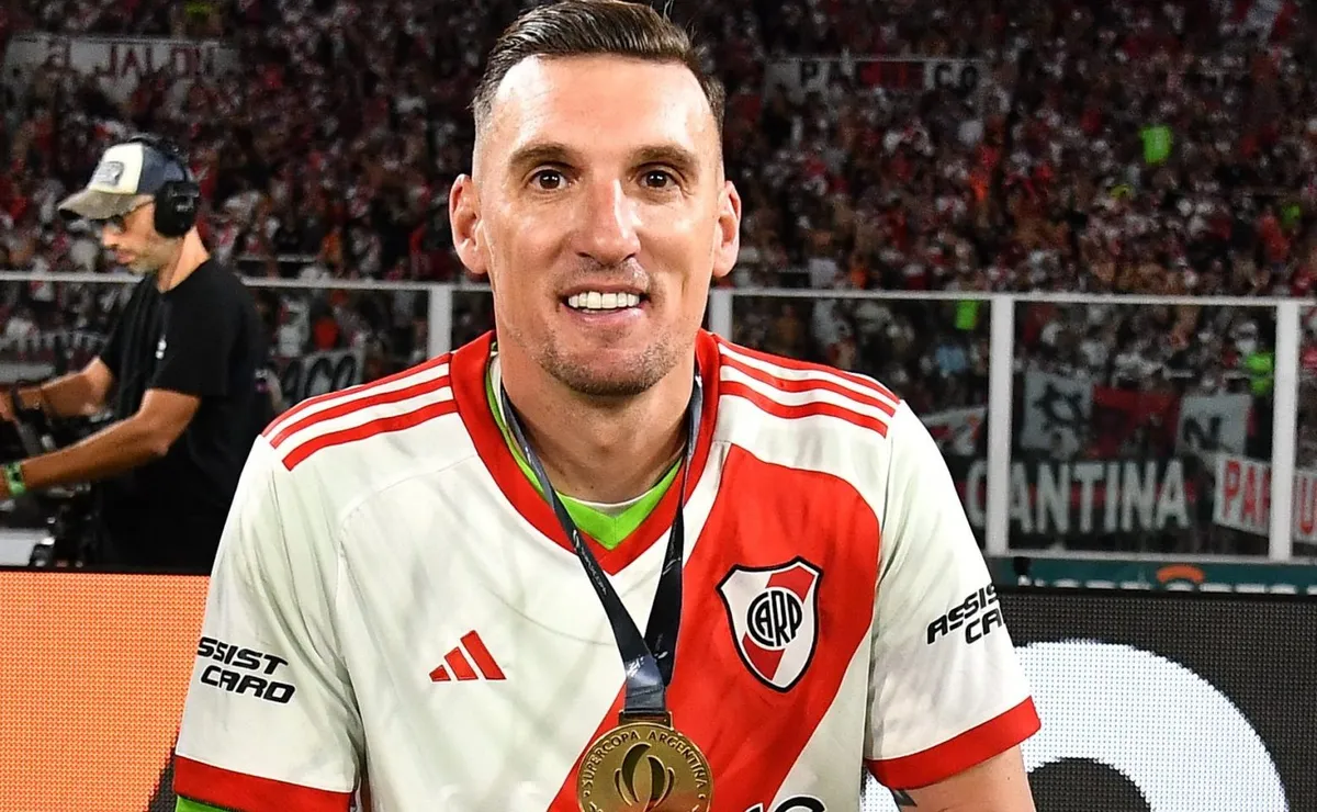 La sencillez de Franco Armani, campeón dentro y fuera de la cancha.