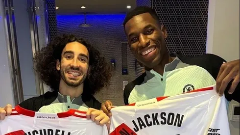 Enzo Fernández hizo hinchas de River a dos compañeros del Chelsea.