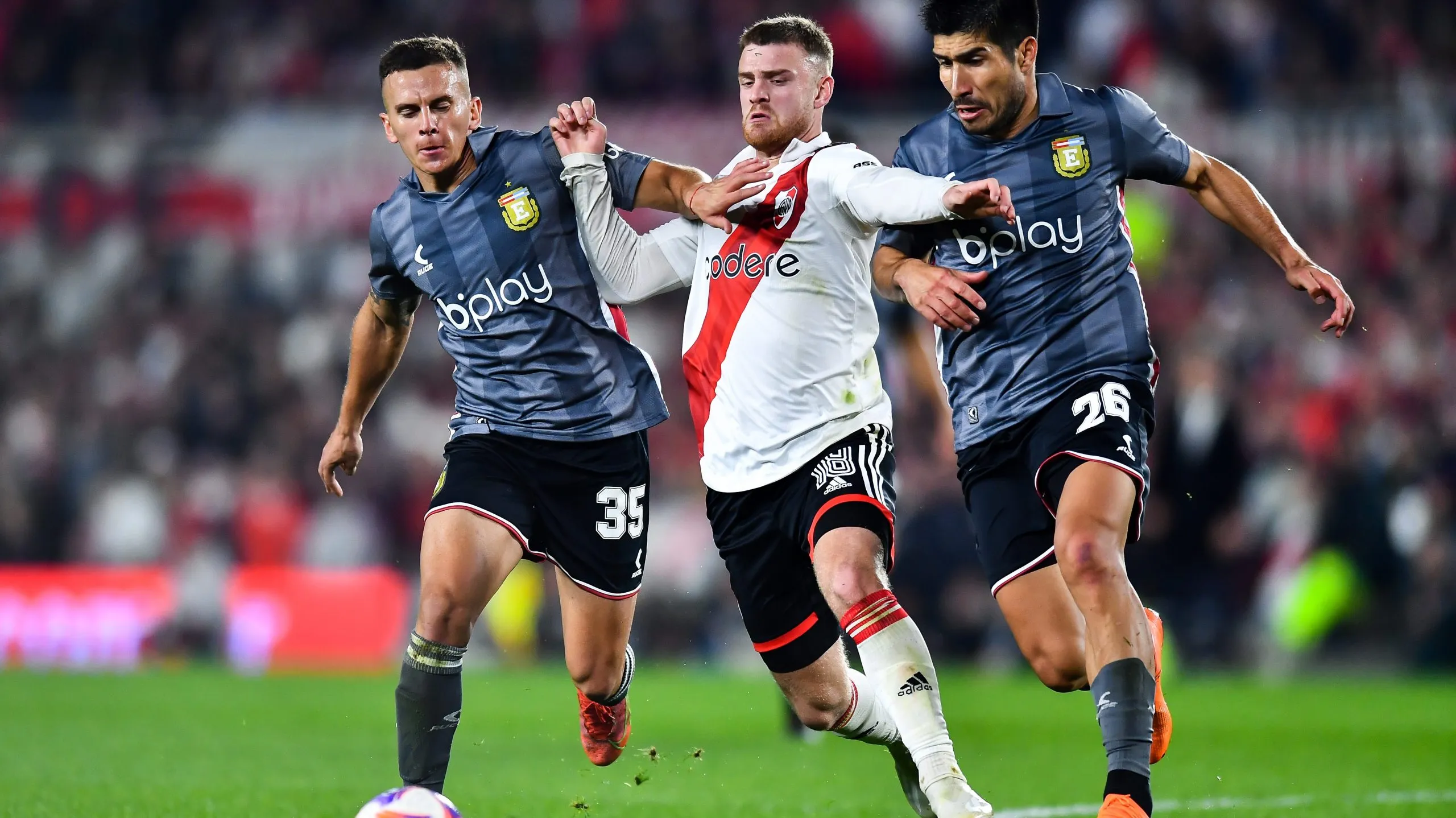 Lollo ya enfrentó a River jugando para Estudiantes. (Getty)
