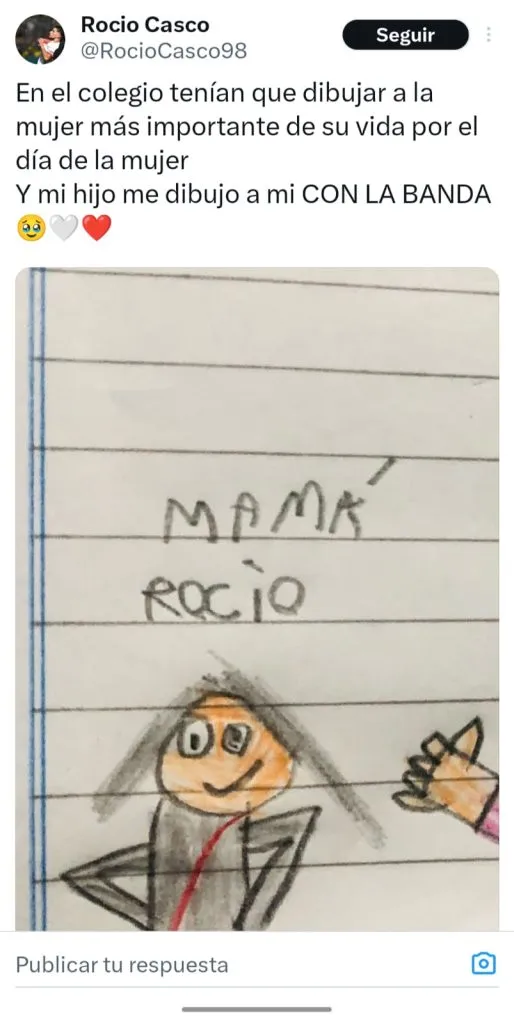 El tuit que publicó Rocío Casco con la tarea que hizo su hijo para el Día de la Mujer. Hizo a su mamá con la camiseta de River (Twitter: @RocioCasco98)