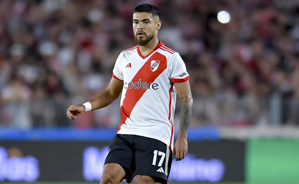 Paulo Díaz y un gesto espectacular con una hincha.