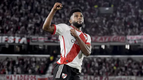 La reacción de los hinchas al festejo de Borja.