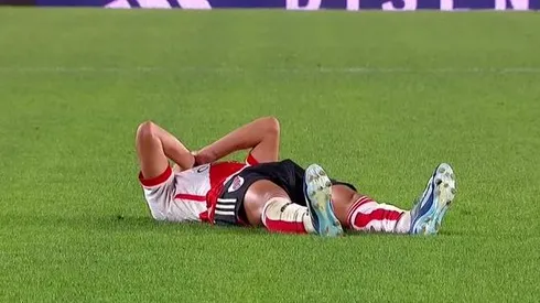 Echeverri debió salir lesionado.