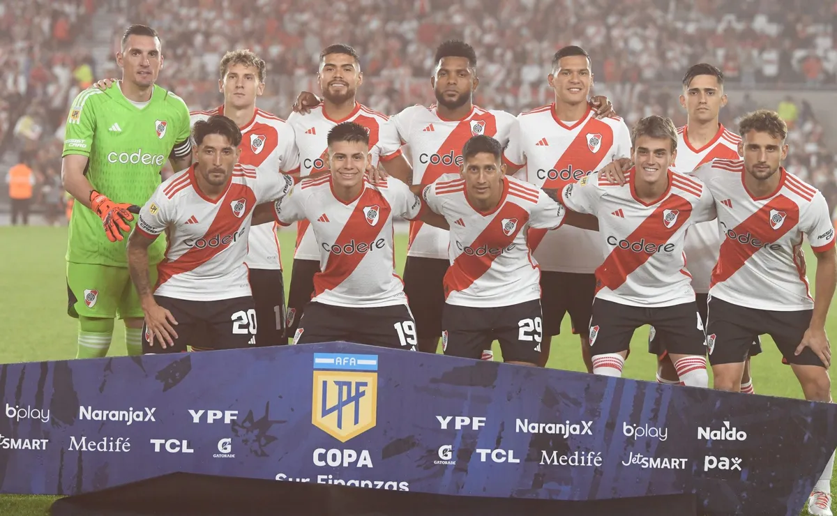 Los once titulares de River ante Independiente Rivadavia.