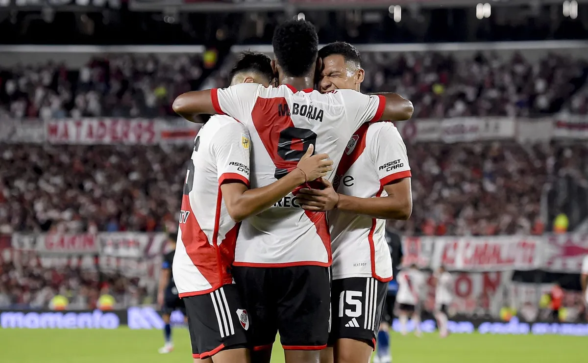 River quiere meterse en cuartos.