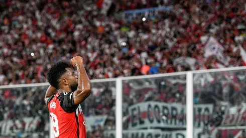 Borja gritando el gol que le marcó a Talleres con la gente de River en una de las populares del Kempes.