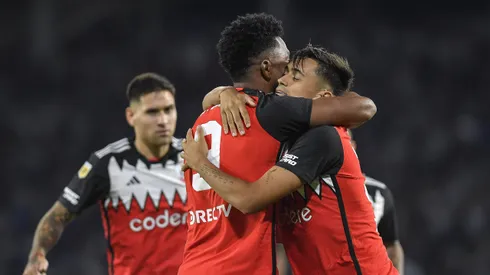 Solari y Borja festejando un gol juntos