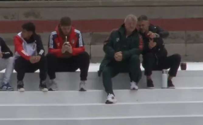 Demichelis viendo la Reserva. (Foto: Captura).