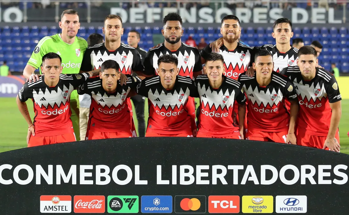 Los once titulares de River ante Libertad.