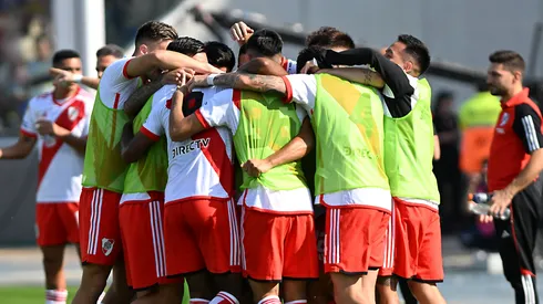 Los futbolistas de River celebran un gol ante Boca.