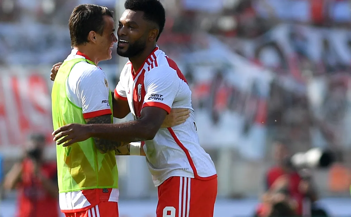 Borja y Fonseca festejaron el 1-0 de River que terminó quedando en el olvido.