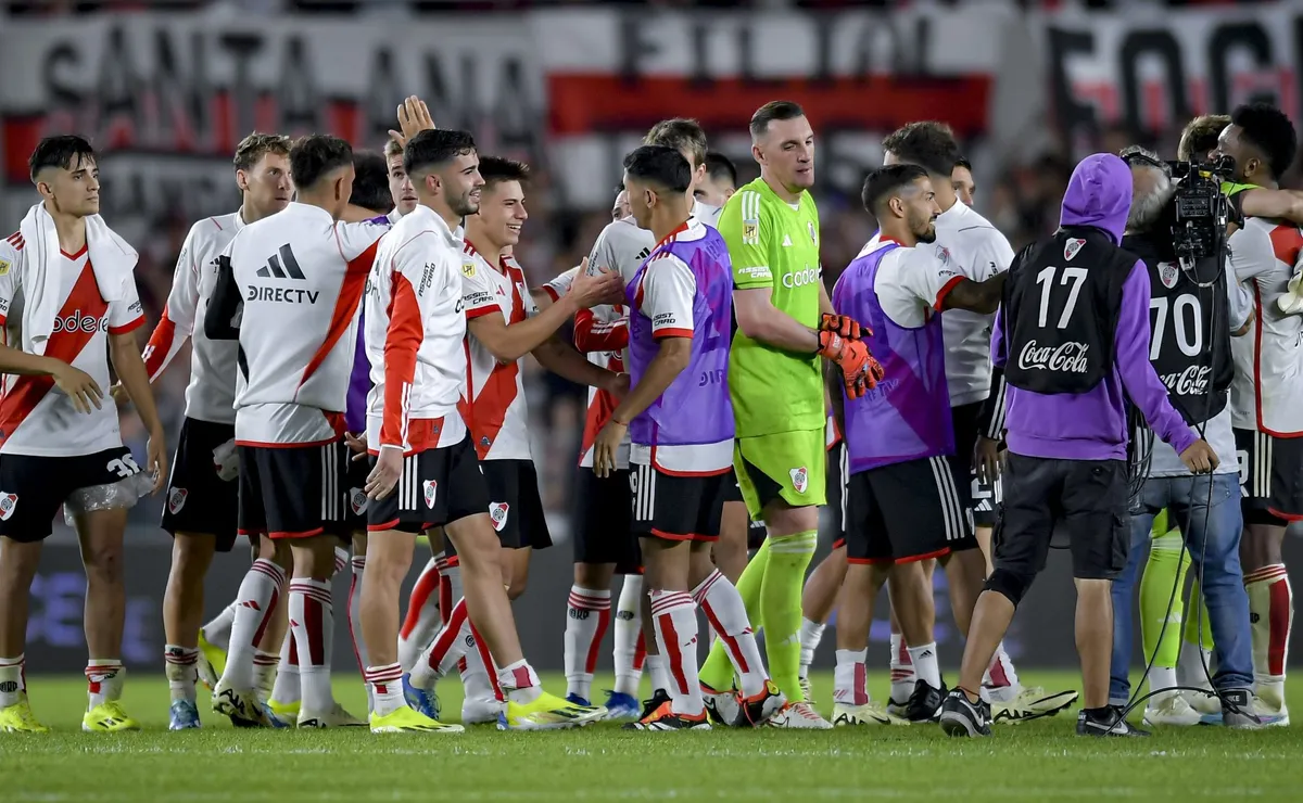 En River vencen dos contratos