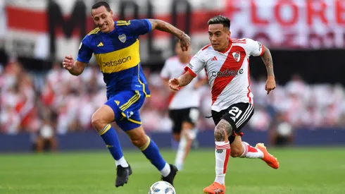 River y Boca se enfrentan desde las 15.30 en el Estadio Mario Alberto Kempes.