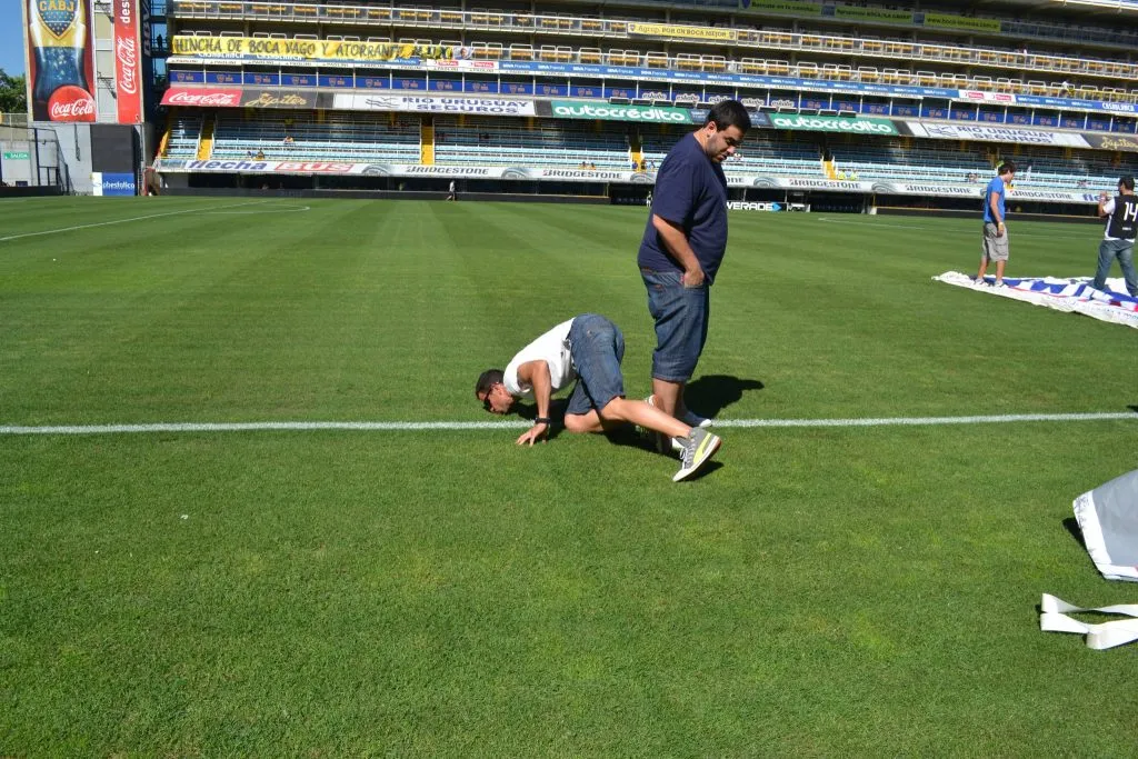Mariano Baliño, hermano de Jorge, el árbitro VAR del Superclásico de los cuarto de final de la Copa de la Liga 2024, es fanático de Boca y tuvo la oportunidad de besar el césped de la Bombonera.