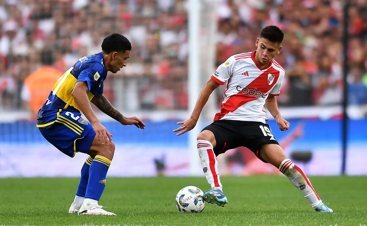 Claudio Echeverri le daría una gran noticia a River