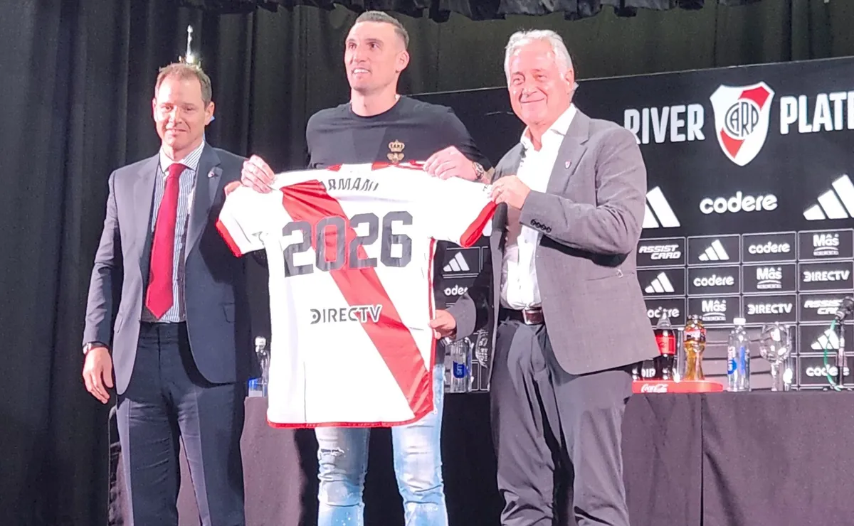 Armani renovó en abril su contrato con River hasta 2026.