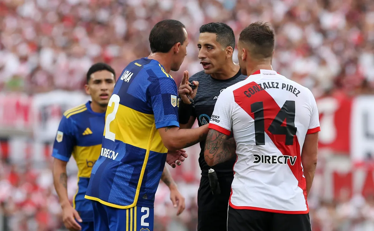 La AFA ya designó al árbitro para el Superclásico.
