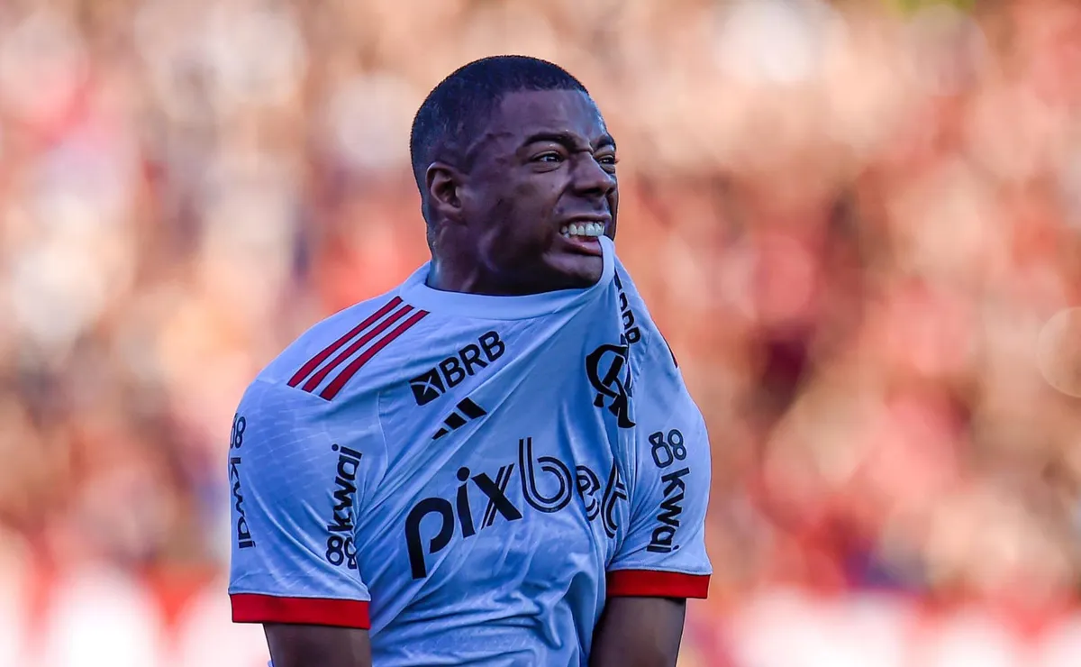 De La Cruz metió un golazo de tiro libre en Flamengo