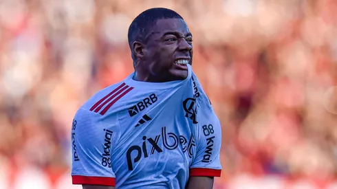 De La Cruz metió un golazo de tiro libre en Flamengo