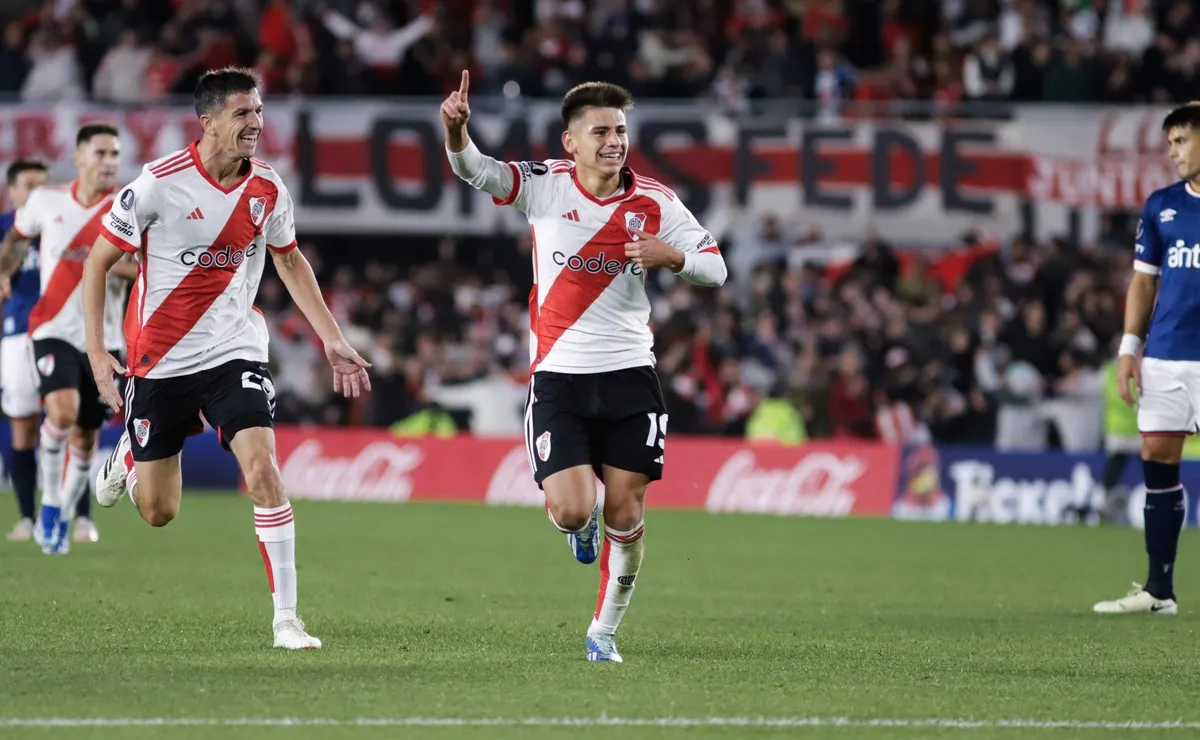 Echeverri puso el primero para River.
