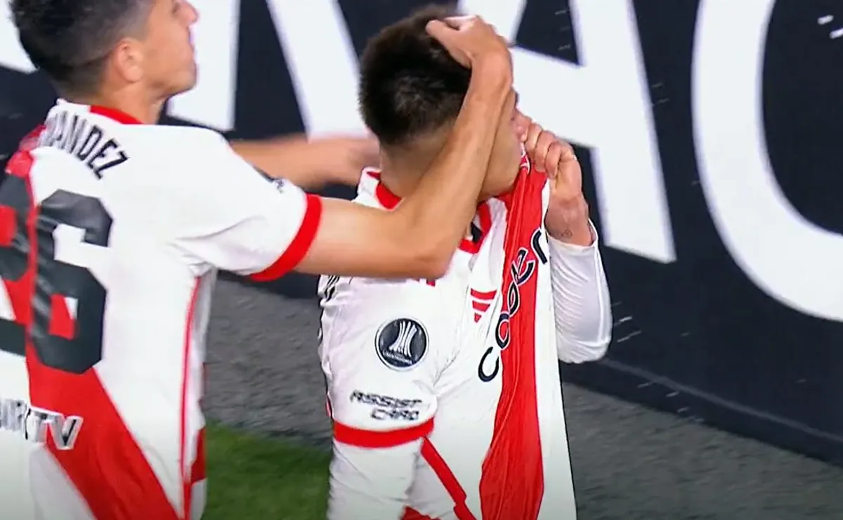 Beso al escudo y desahogo para el Diablito.