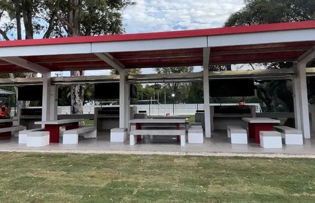 El asado será en los quinchos externos.